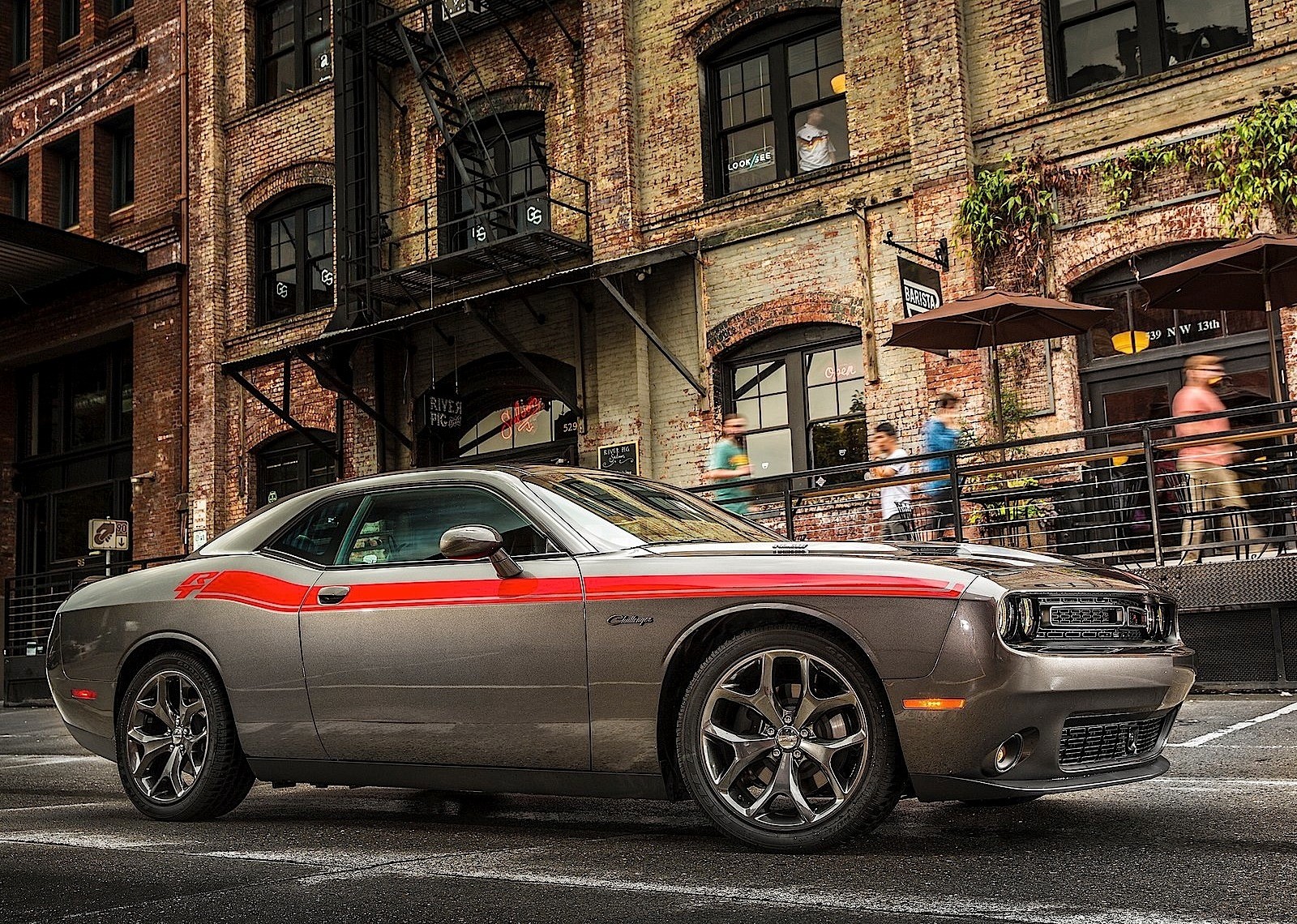 Dodge Challenger photo 2