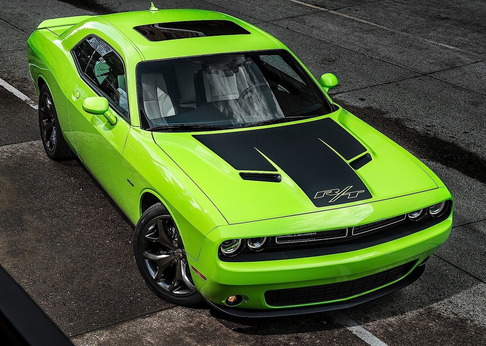 Dodge Challenger photo 3