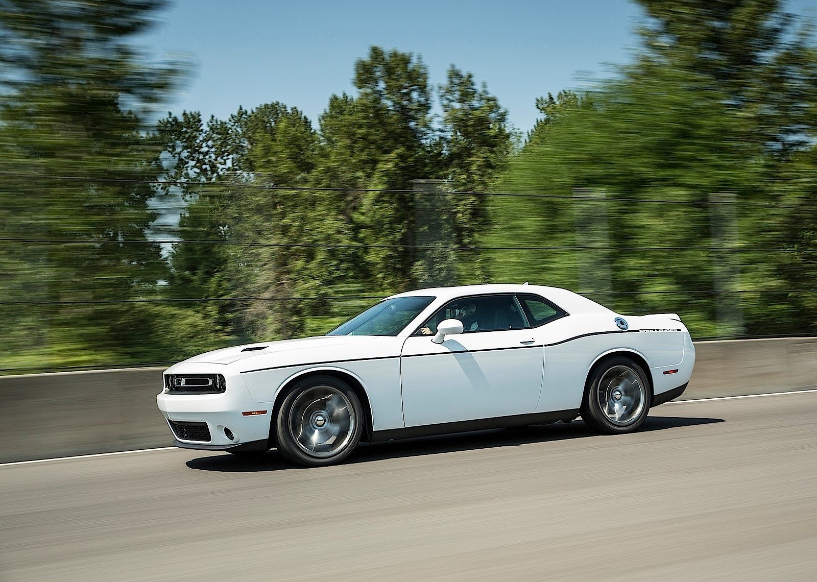 Dodge Challenger photo 9
