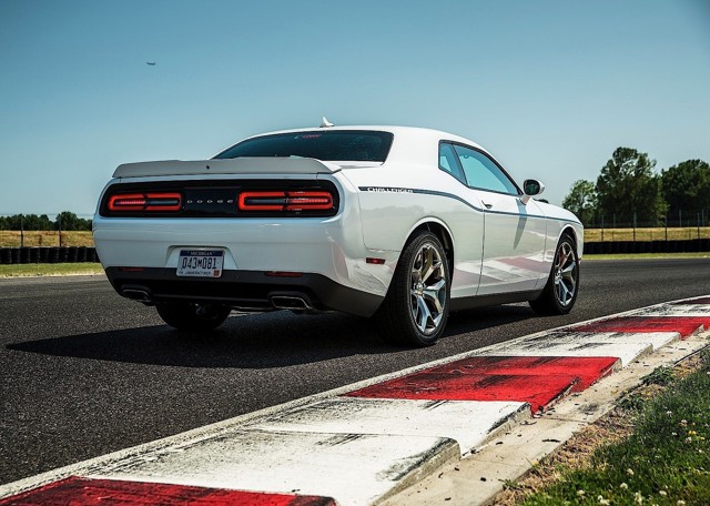 Dodge Challenger photo 19