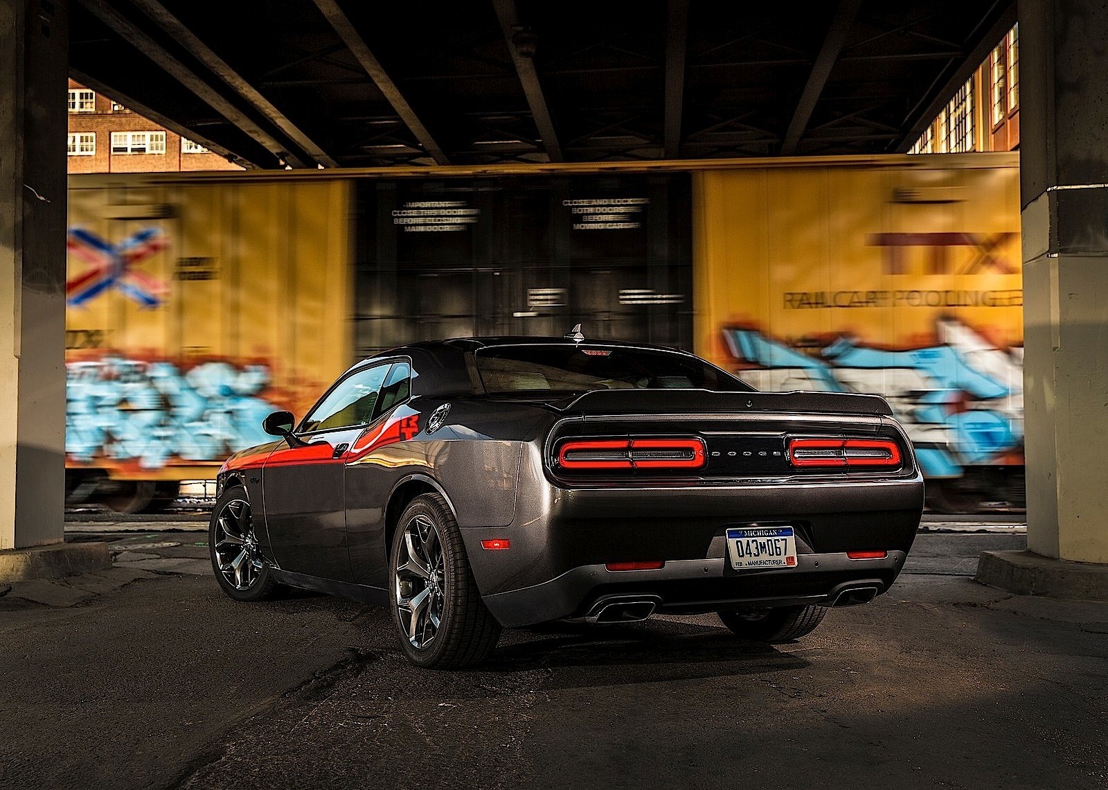 Dodge Challenger photo 22