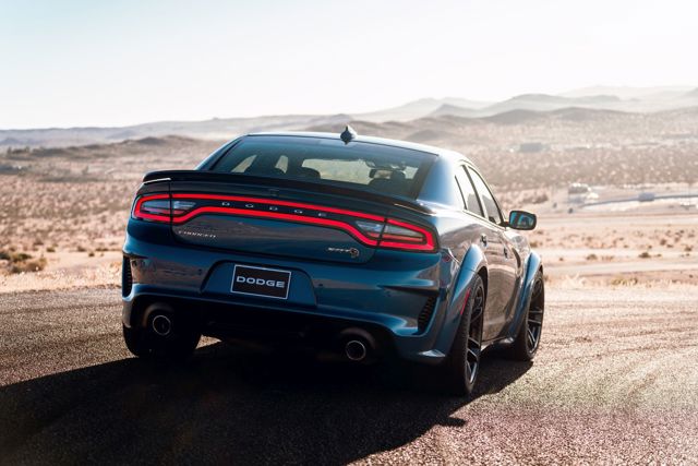 Dodge Charger Srt photo 3