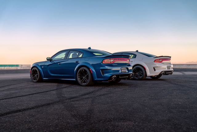 Dodge Charger Srt photo 9