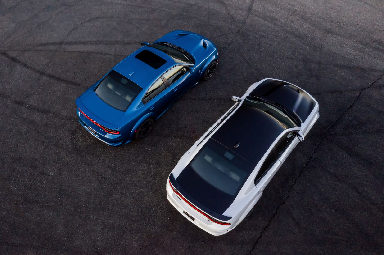 Dodge Charger Srt photo 11