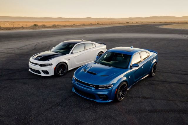 Dodge Charger Srt photo 13