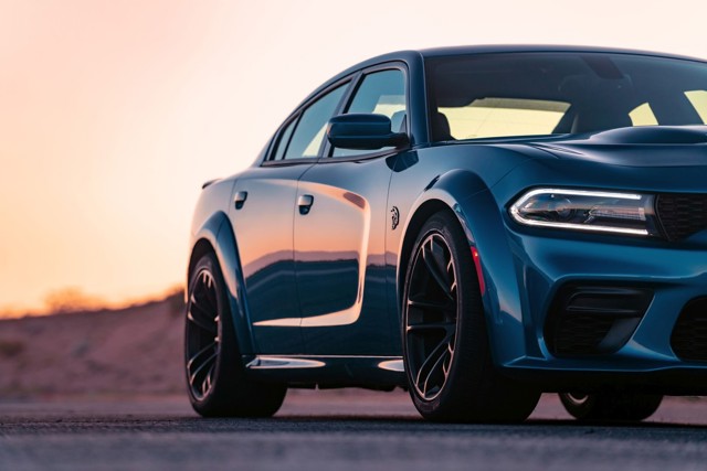 Dodge Charger Srt photo 32