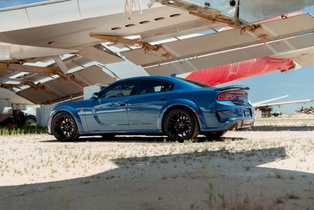 Dodge Charger Srt photo 40