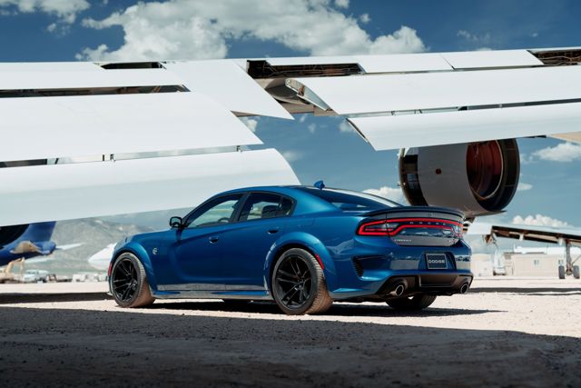 Dodge Charger Srt photo 43