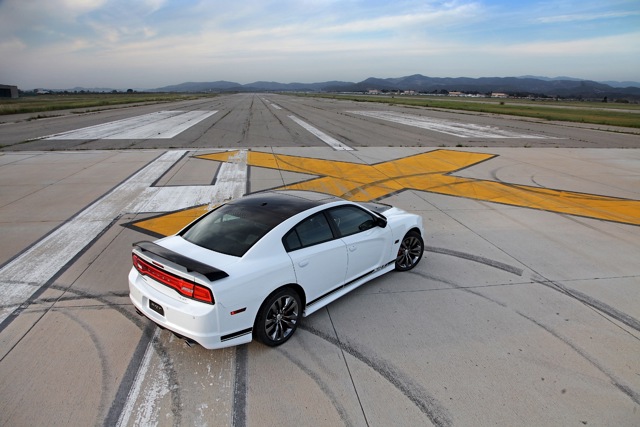 Dodge Charger Srt photo 14