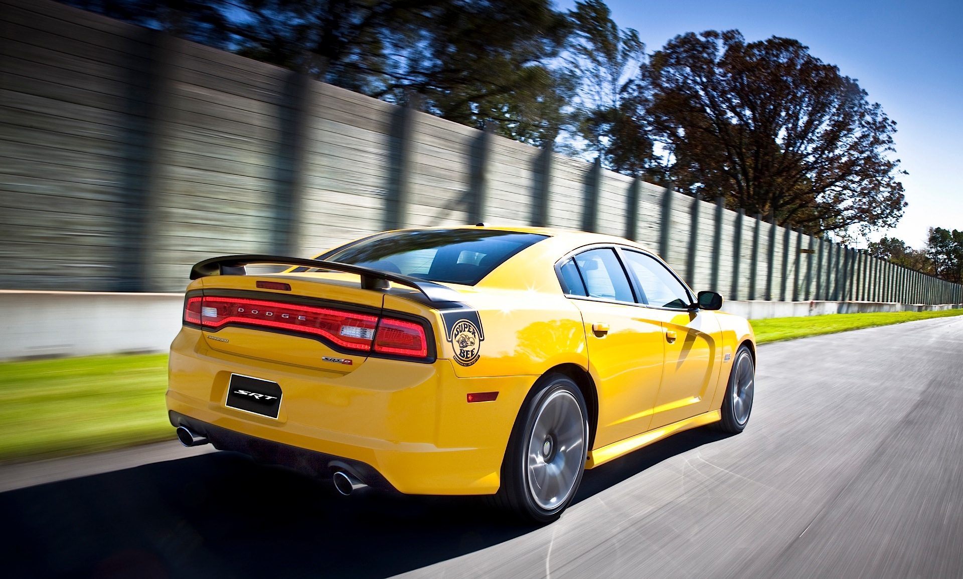 Dodge Charger Srt photo 68