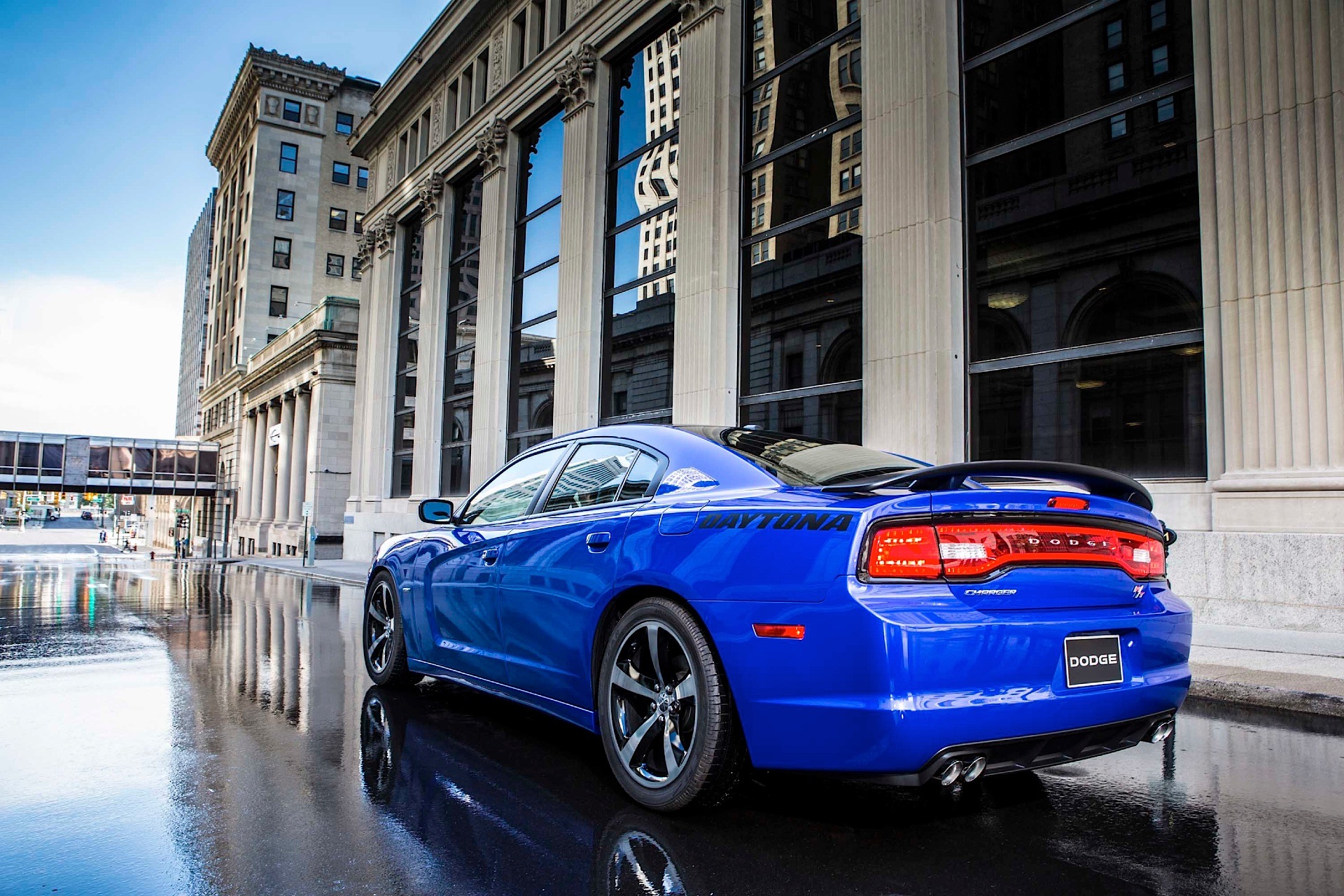 Dodge Charger photo 2