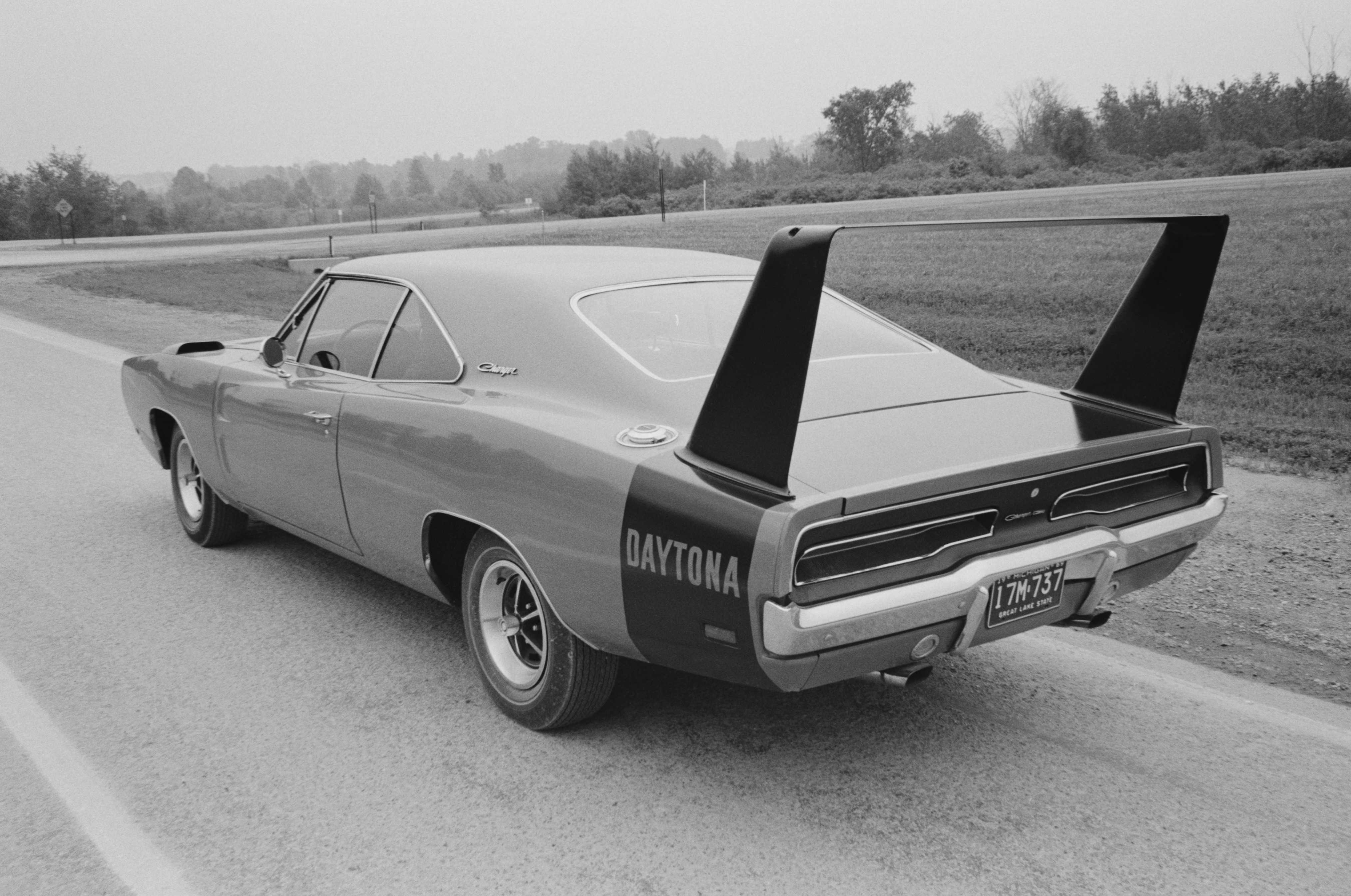 Dodge Charger photo 9
