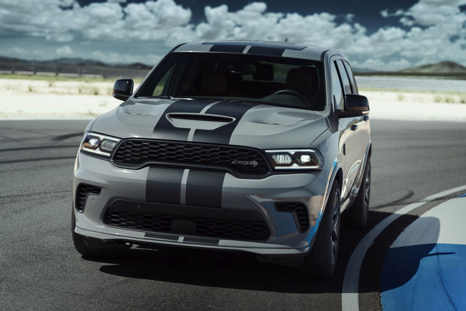 Dodge Durango Srt photo 2