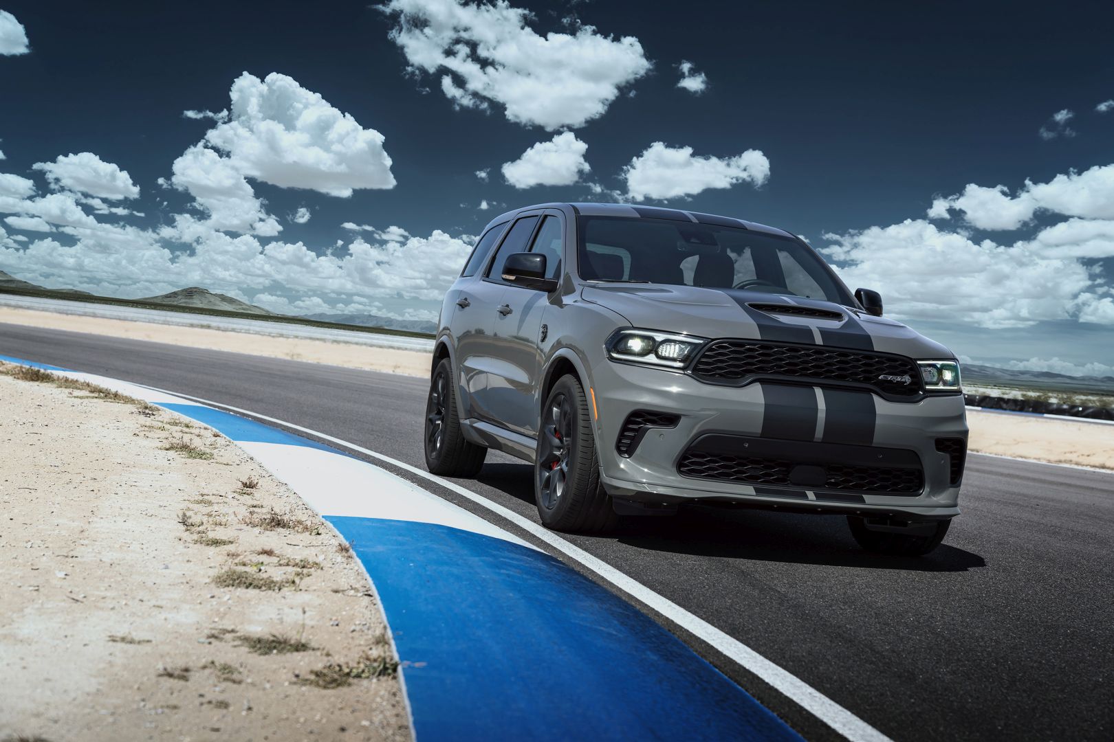 Dodge Durango Srt photo 3