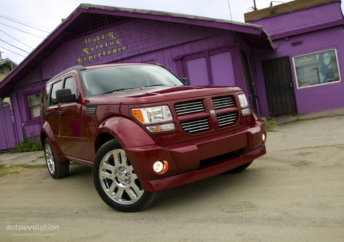 Dodge DODGE Nitro 4.0L V6 5AT RWD (258 HP)