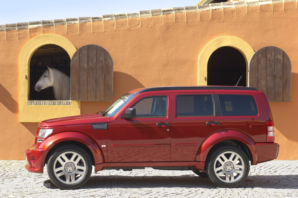 Dodge Nitro photo 2