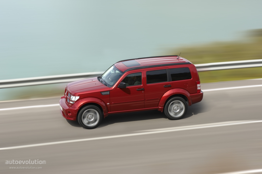 Dodge Nitro photo 8