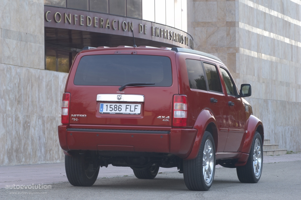 Dodge Nitro photo 9