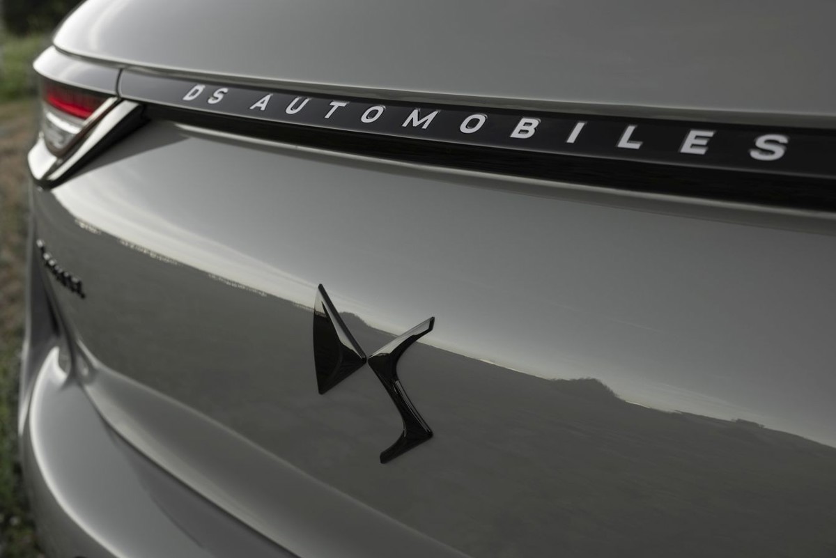 Ds Automobiles DS AUTOMOBILES DS 3 1.2L VTi 5MT FWD (82 HP)