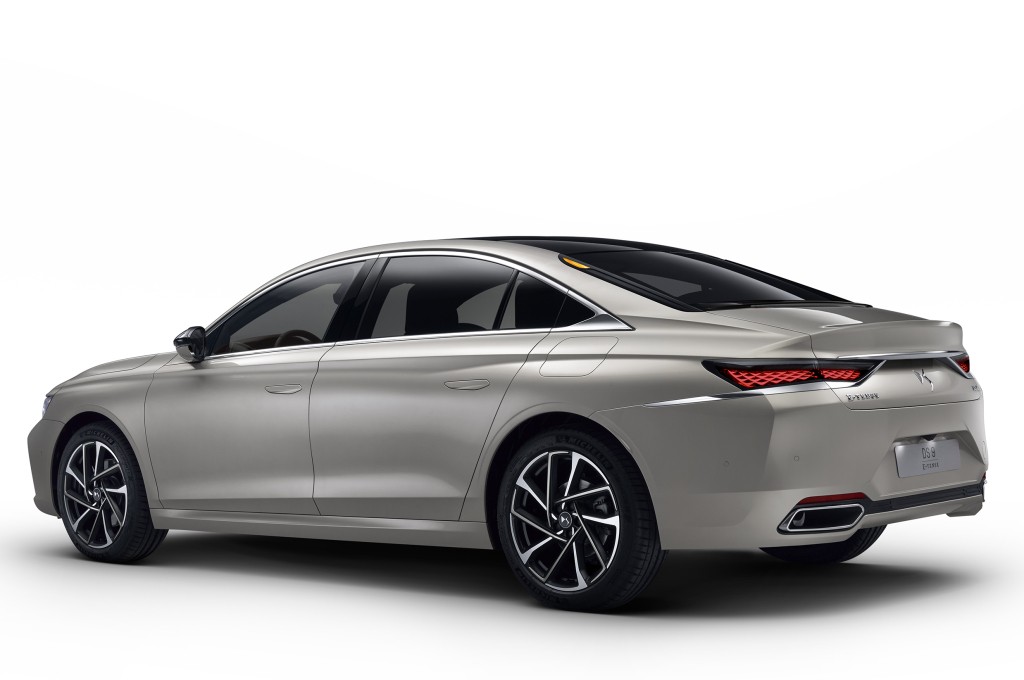 Ds Automobiles Ds 9 photo 2