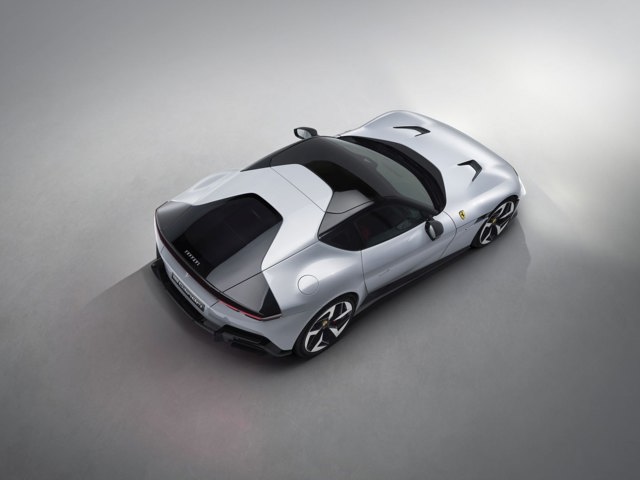 Ferrari 12Cilindri photo 8