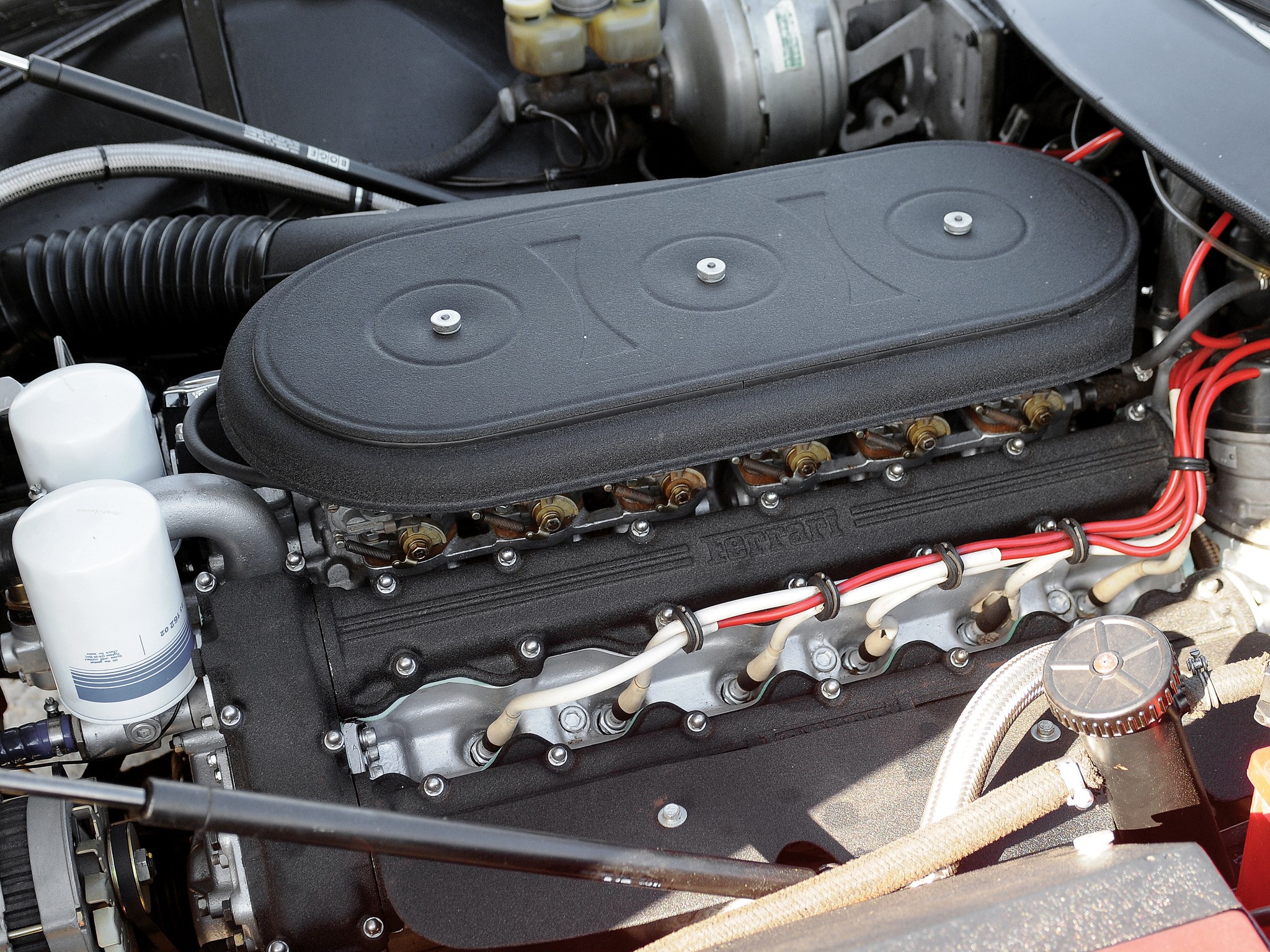 Ferrari 365 photo 57