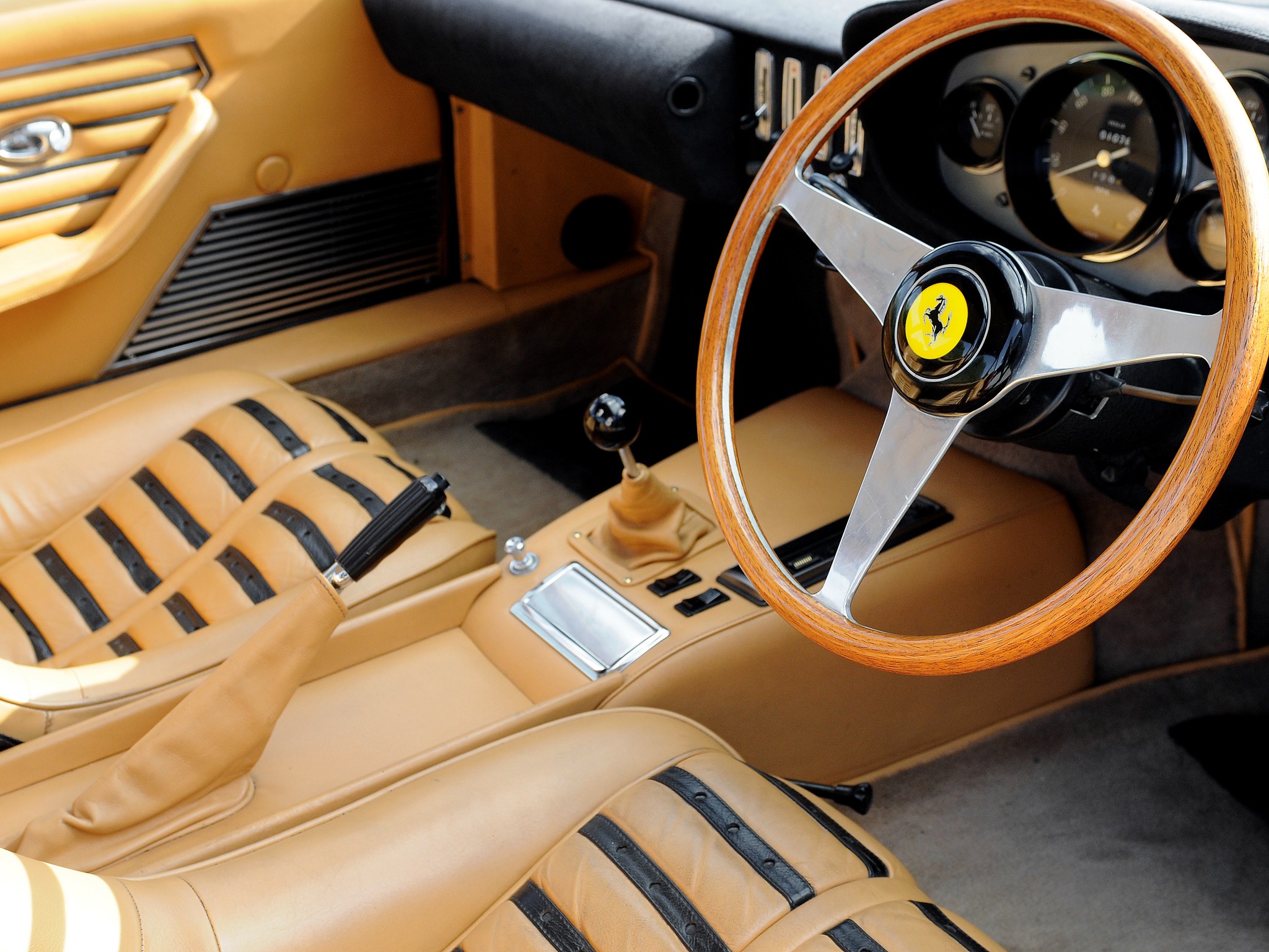 Ferrari 365 photo 58