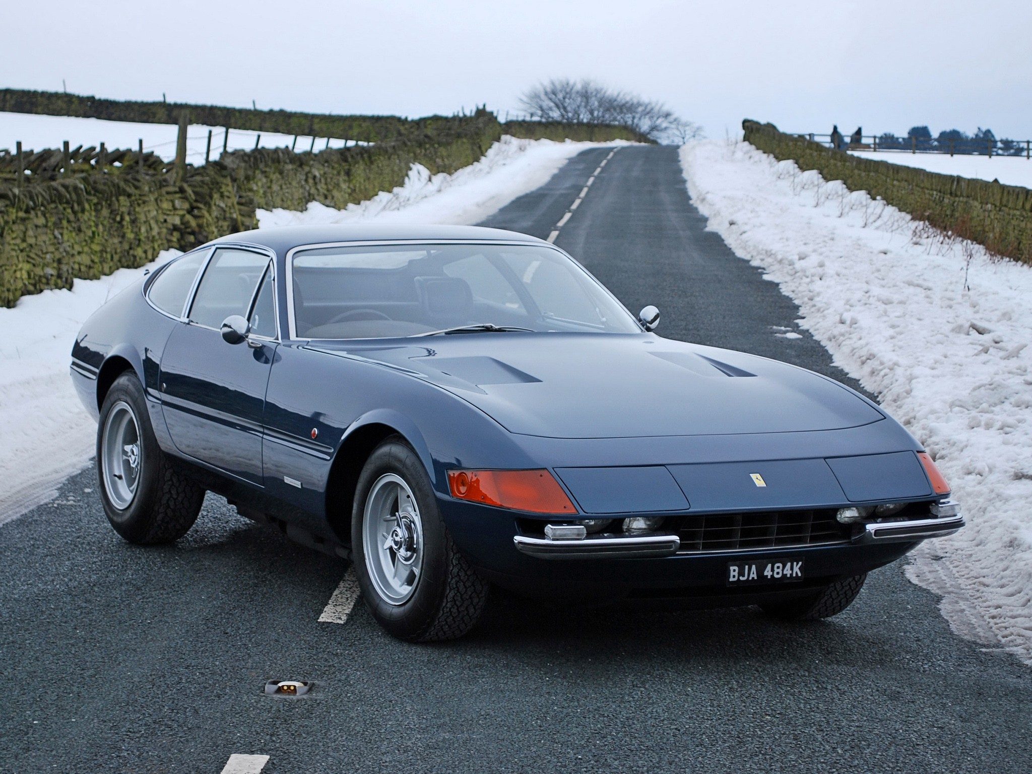Ferrari 365 photo 22