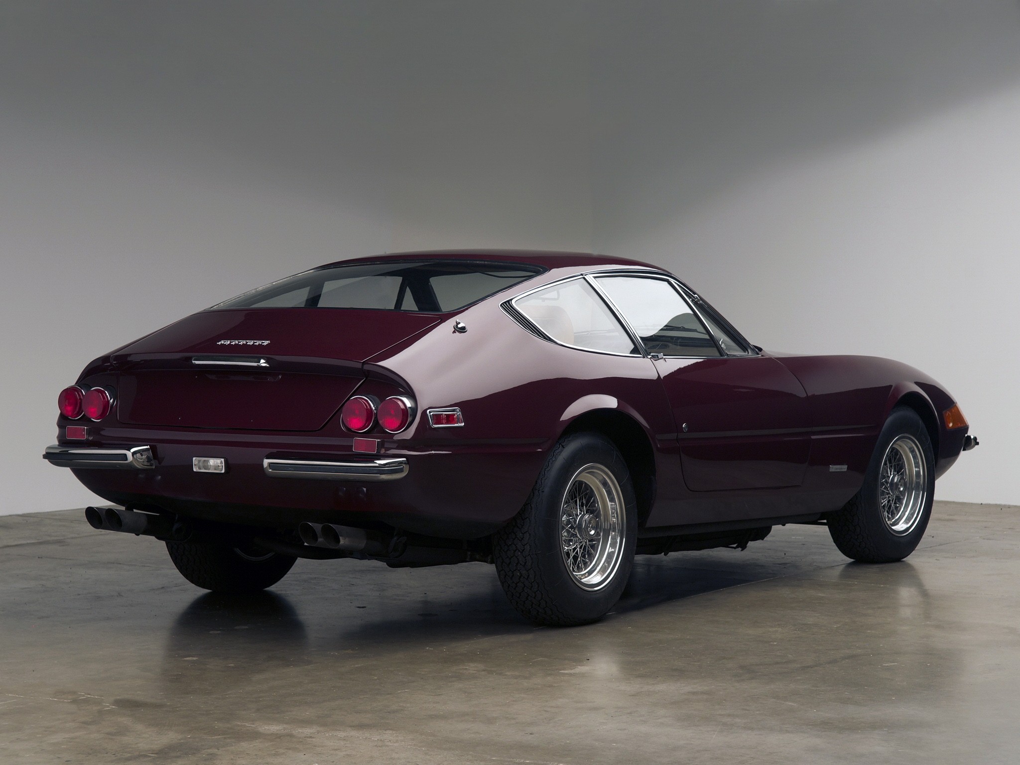 Ferrari 365 photo 23