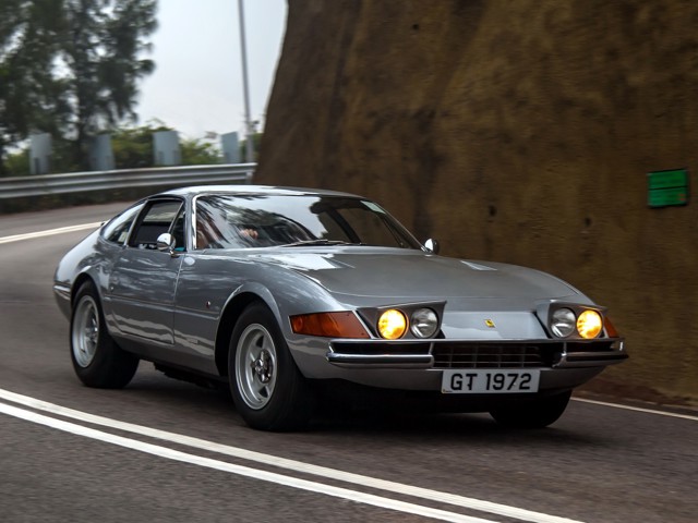 Ferrari 365 photo 29