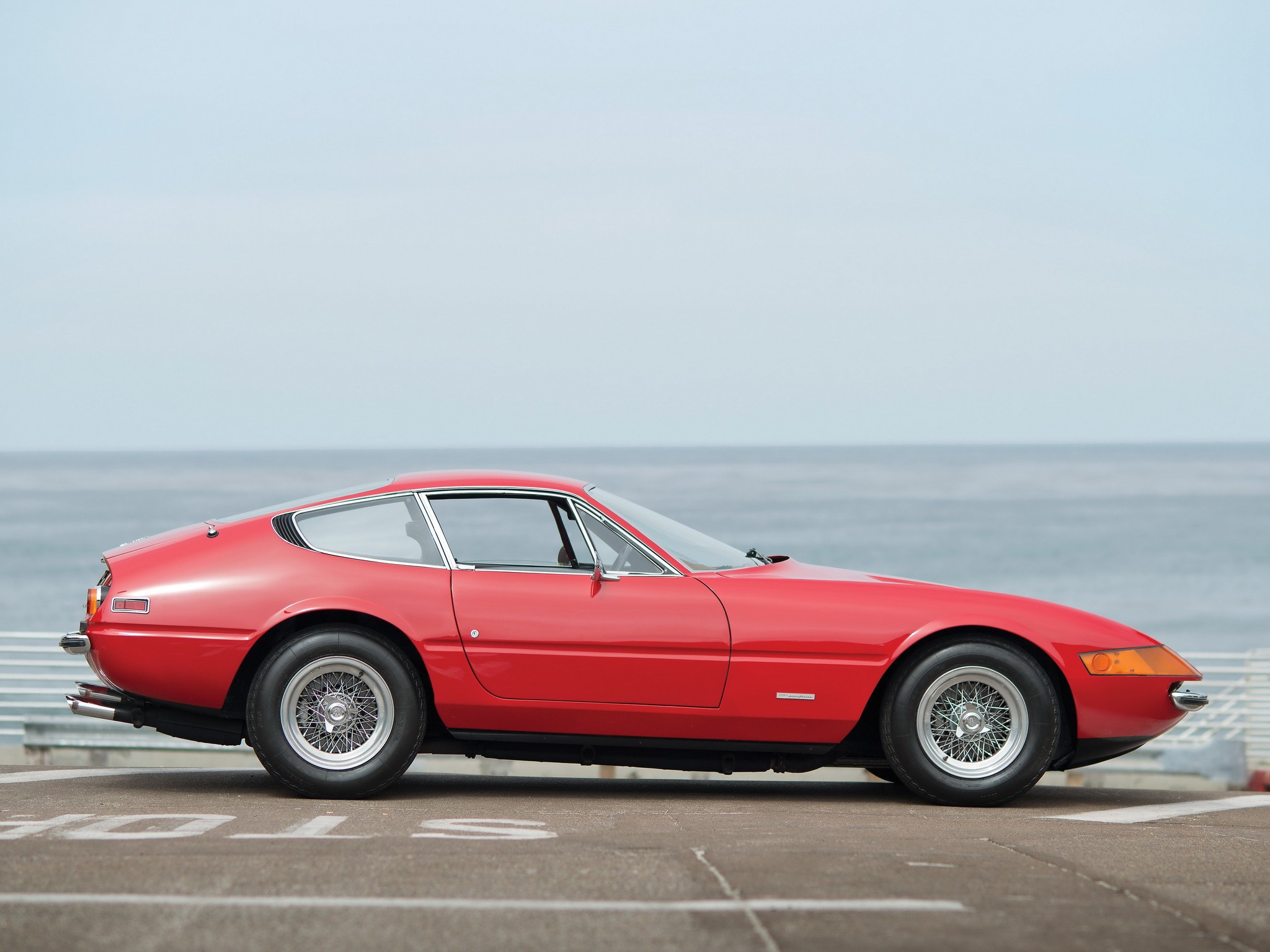 Ferrari 365 photo 31