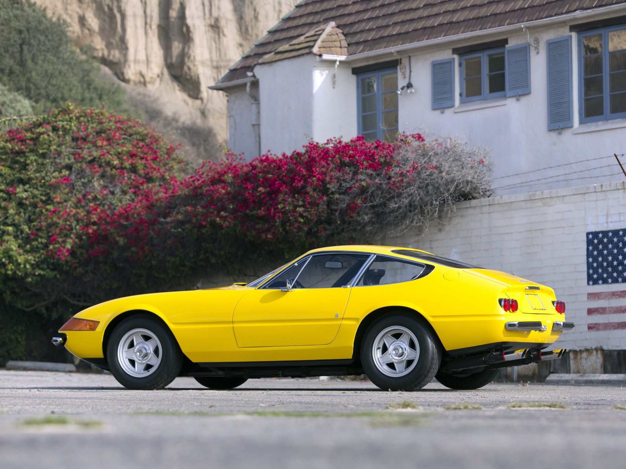 Ferrari 365 photo 43