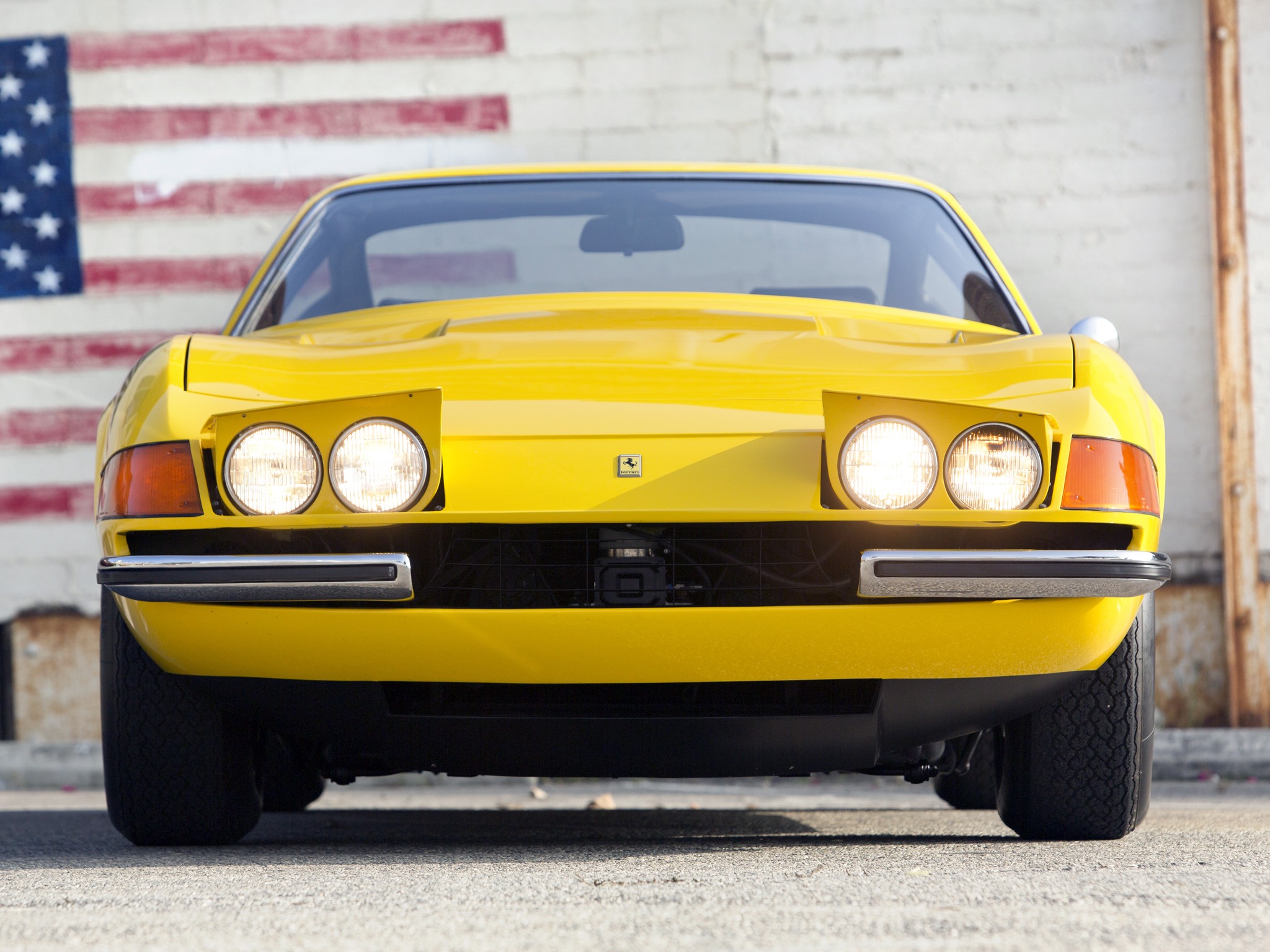 Ferrari 365 photo 44