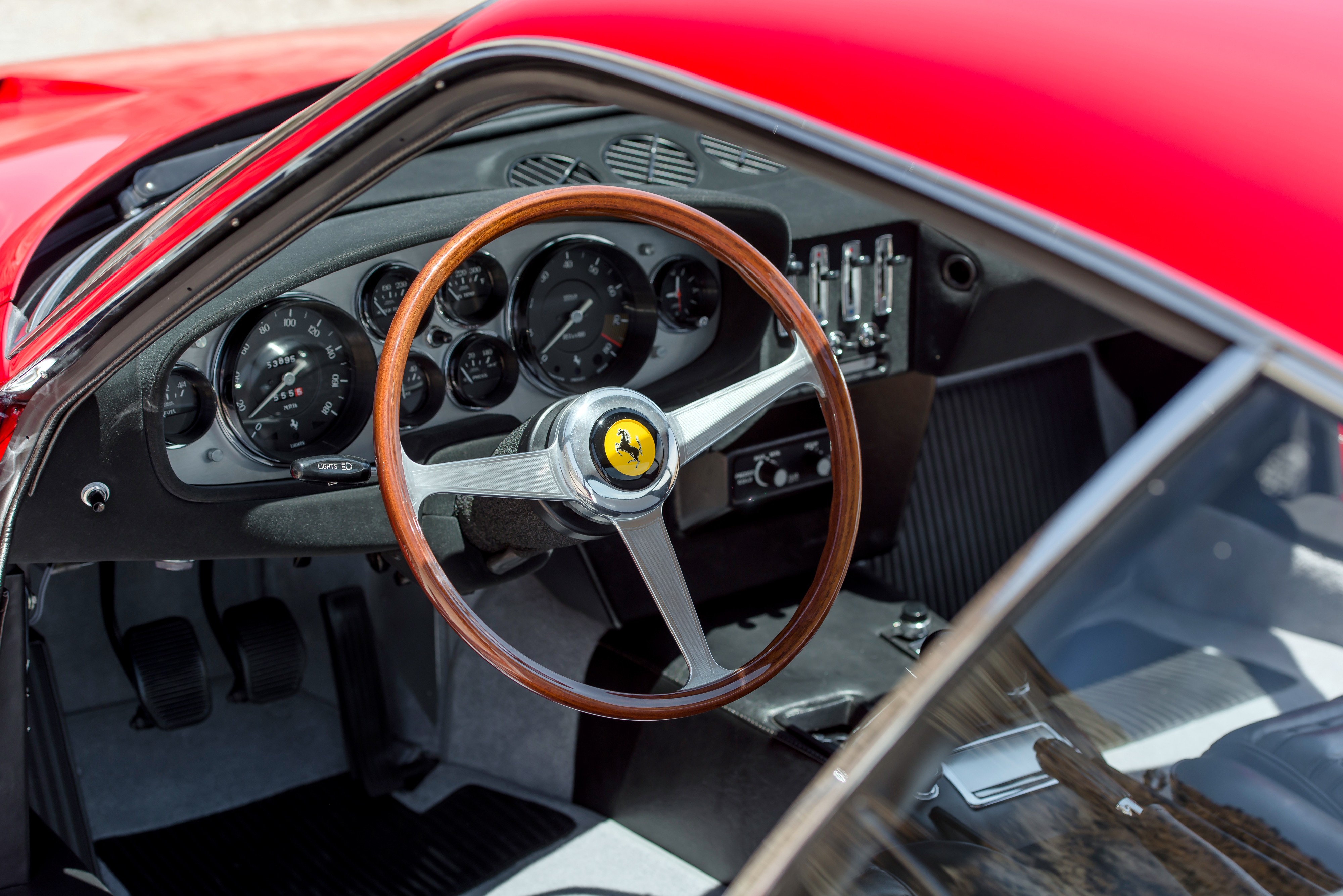 Ferrari 365 photo 51