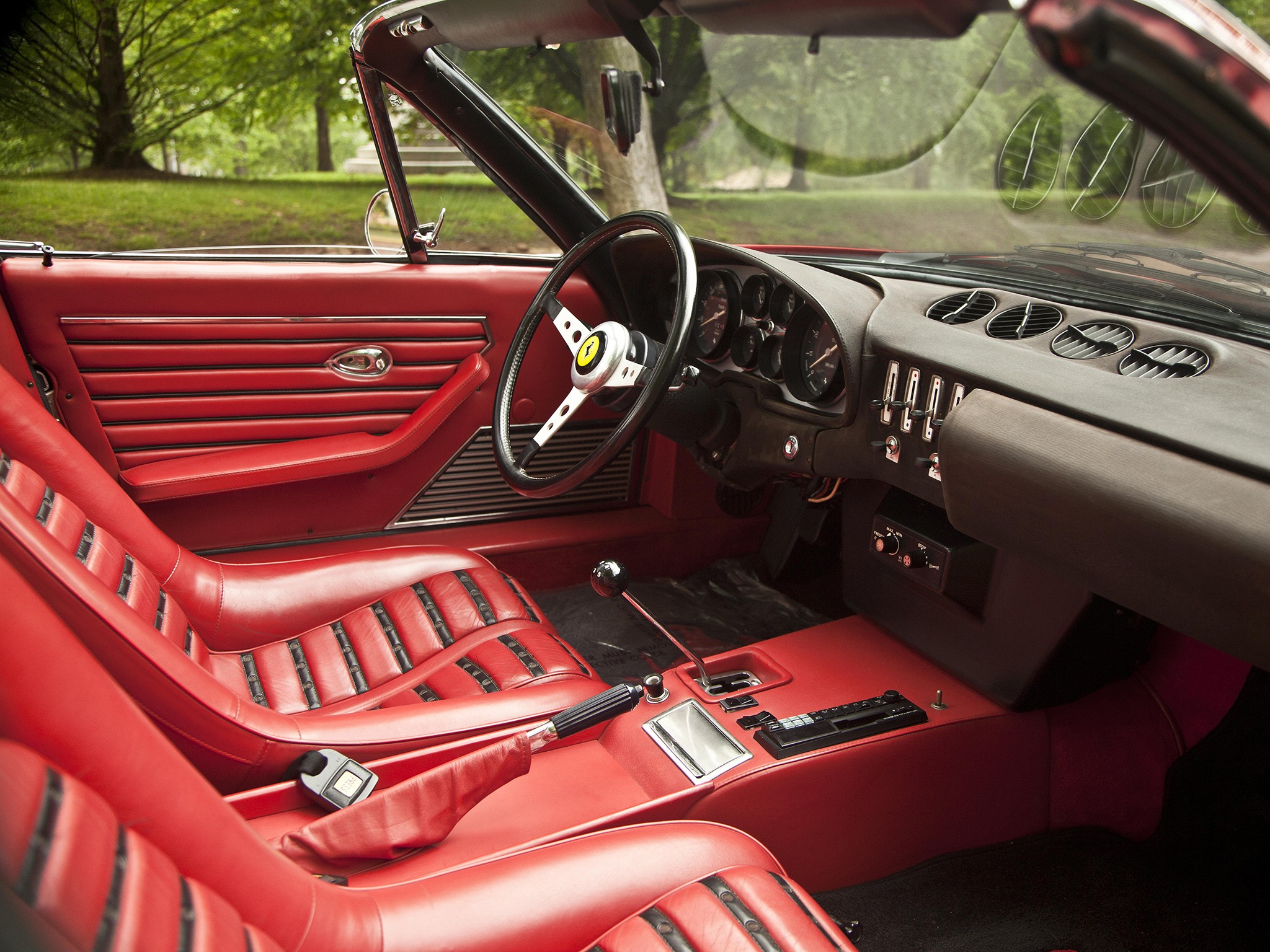 Ferrari 365 photo 70