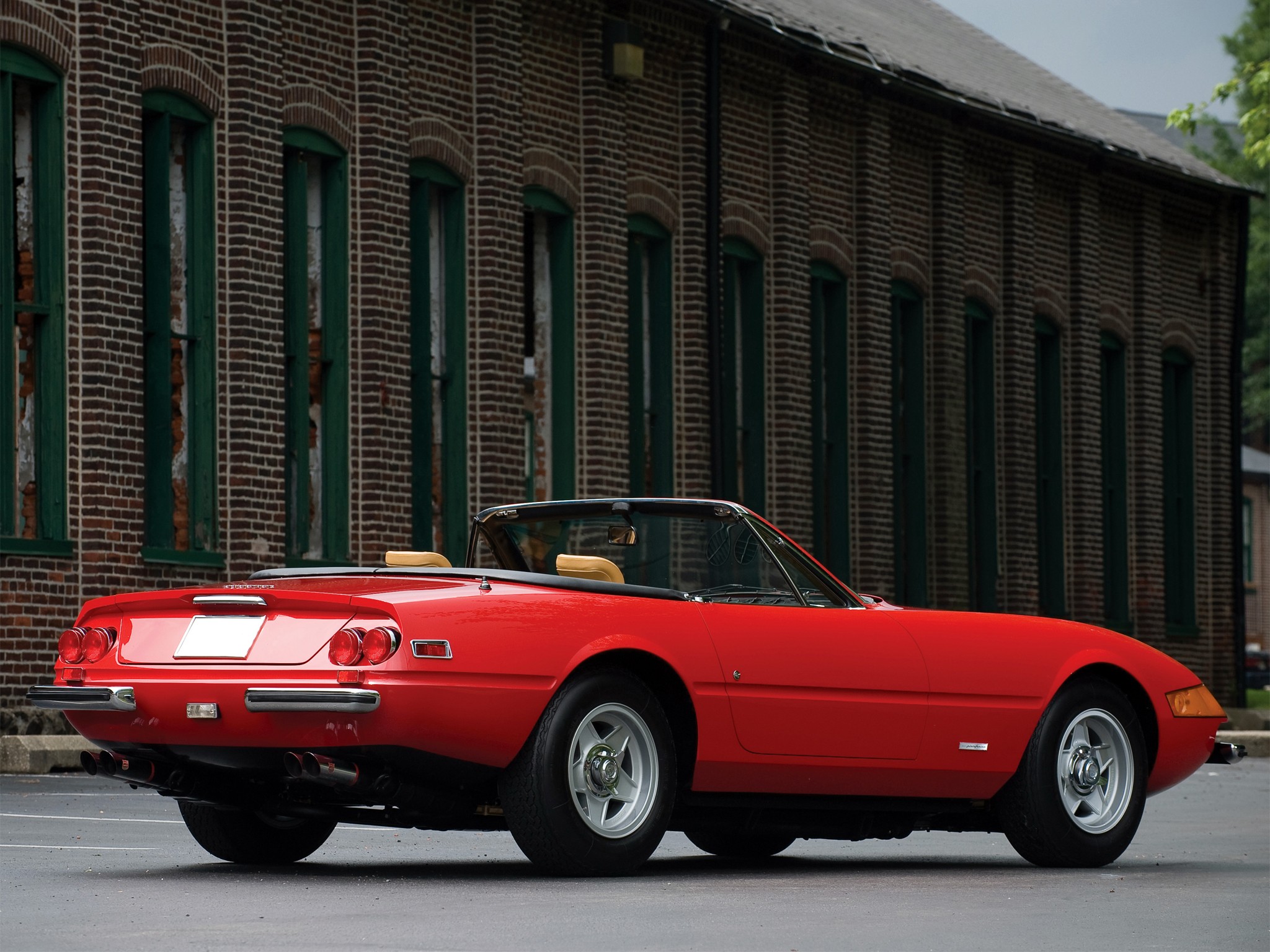 Ferrari 365 photo 8