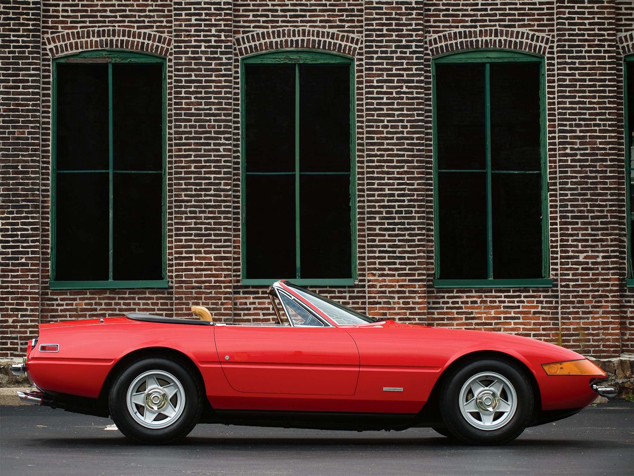 Ferrari 365 photo 11