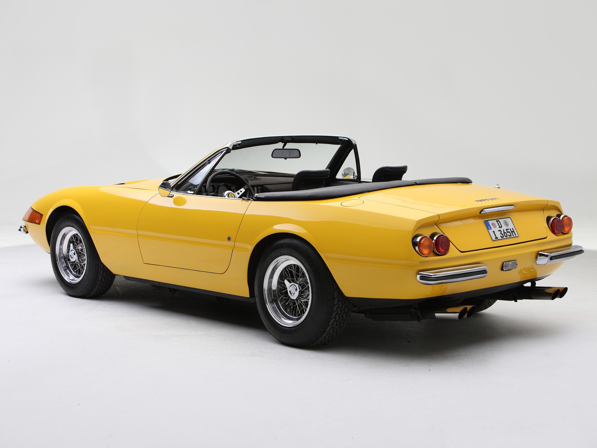 Ferrari 365 photo 15