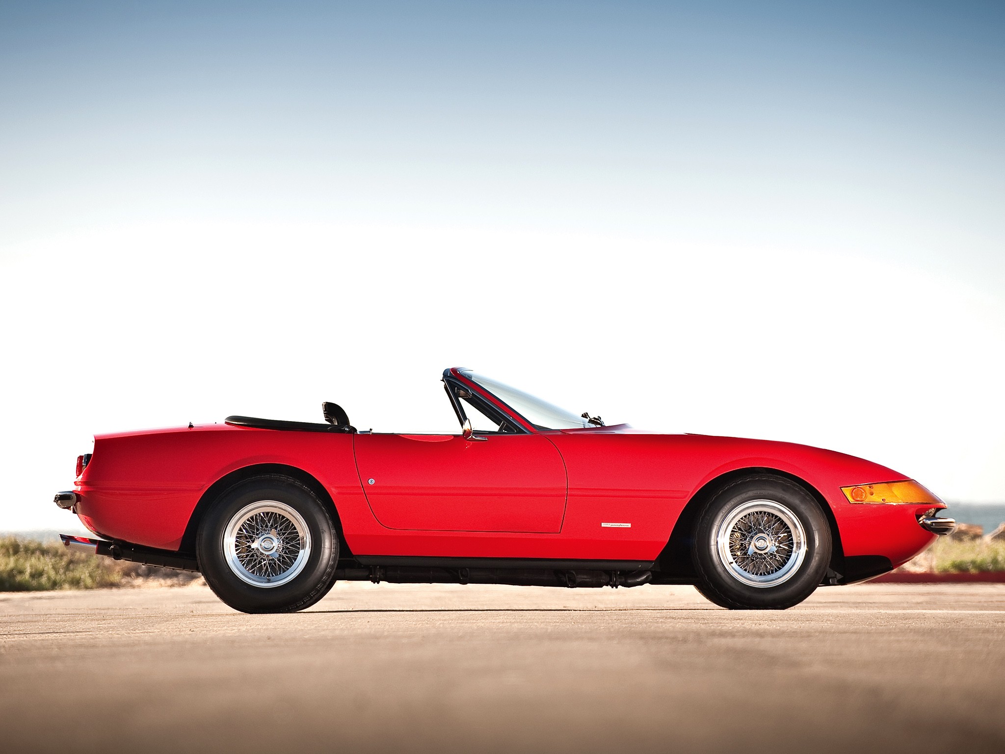 Ferrari 365 photo 24