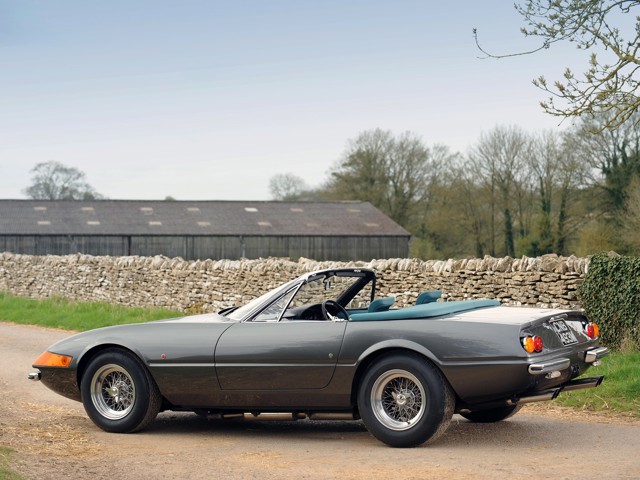 Ferrari 365 photo 29