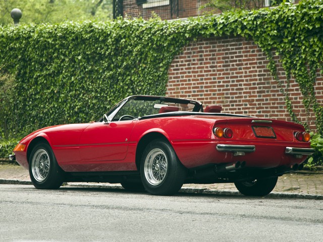 Ferrari 365 photo 38