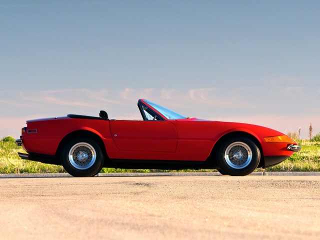 Ferrari 365 photo 46