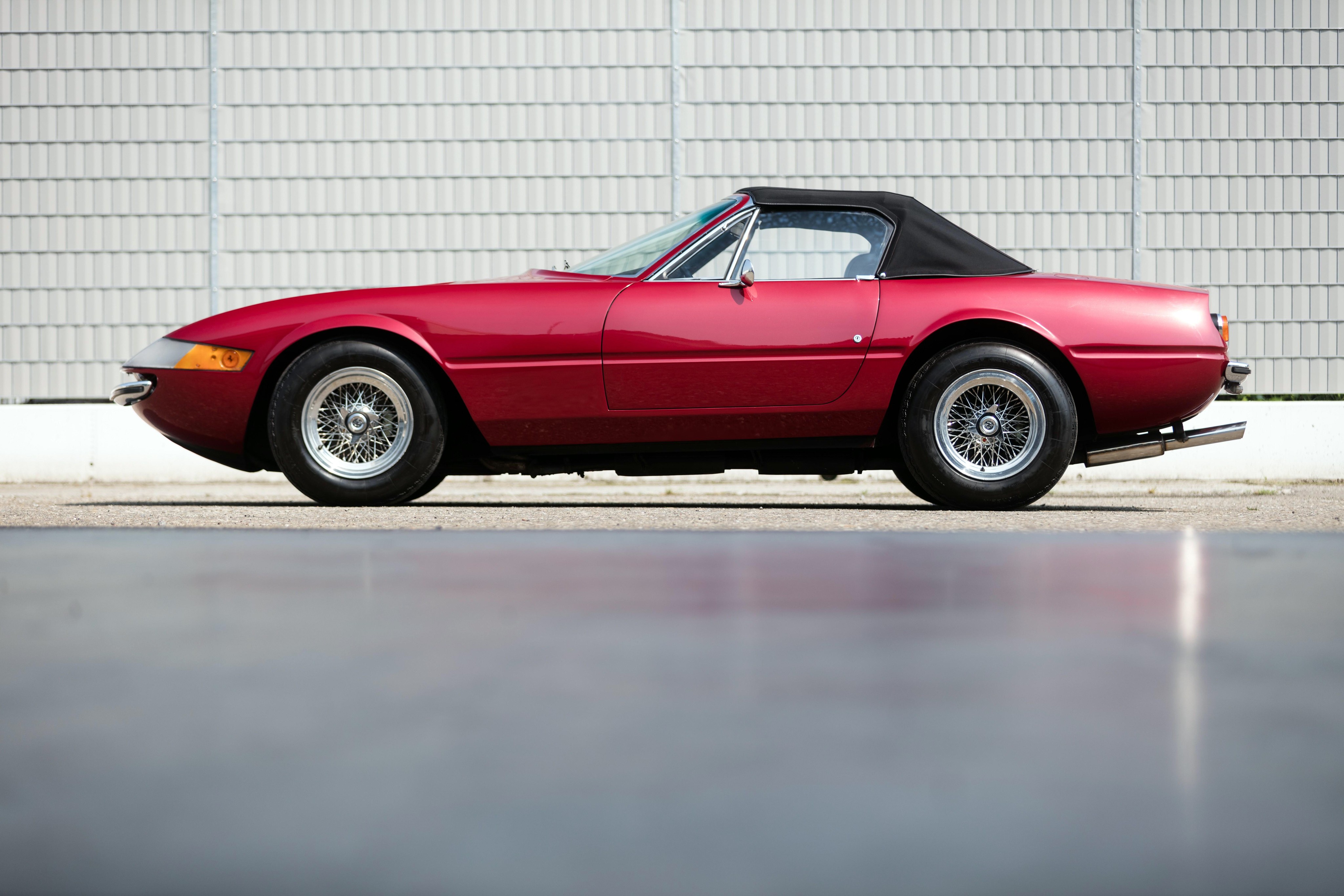 Ferrari 365 photo 47