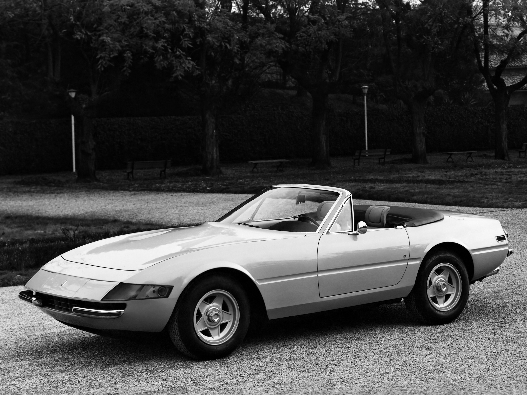 Ferrari 365 photo 49