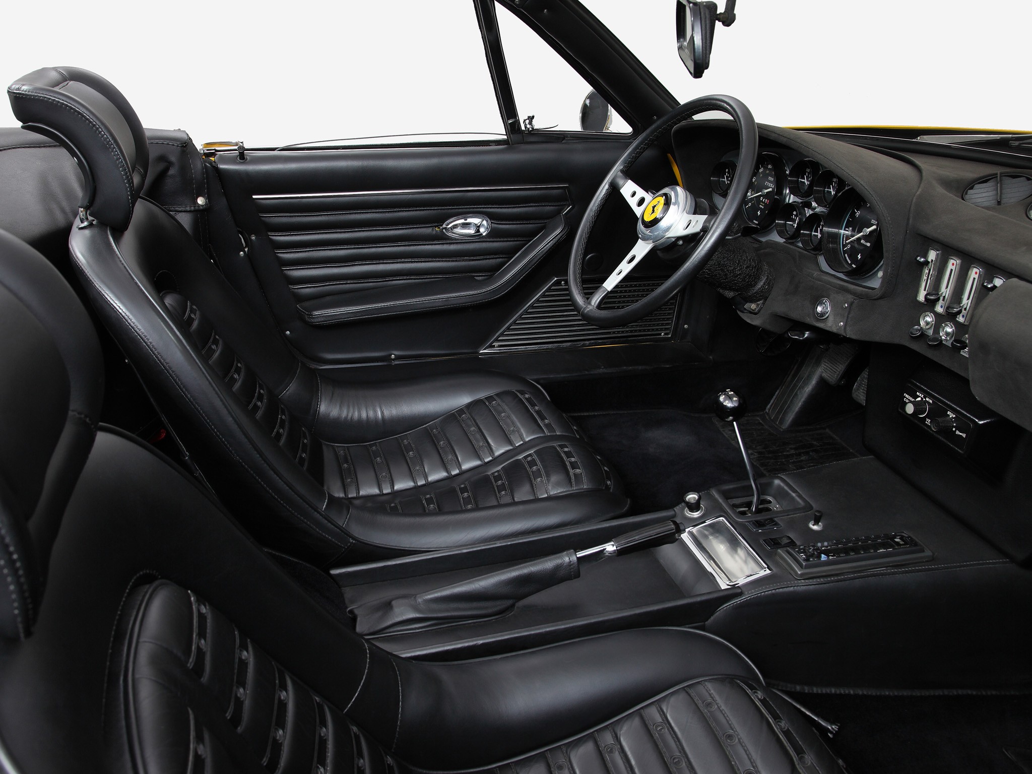 Ferrari 365 photo 62