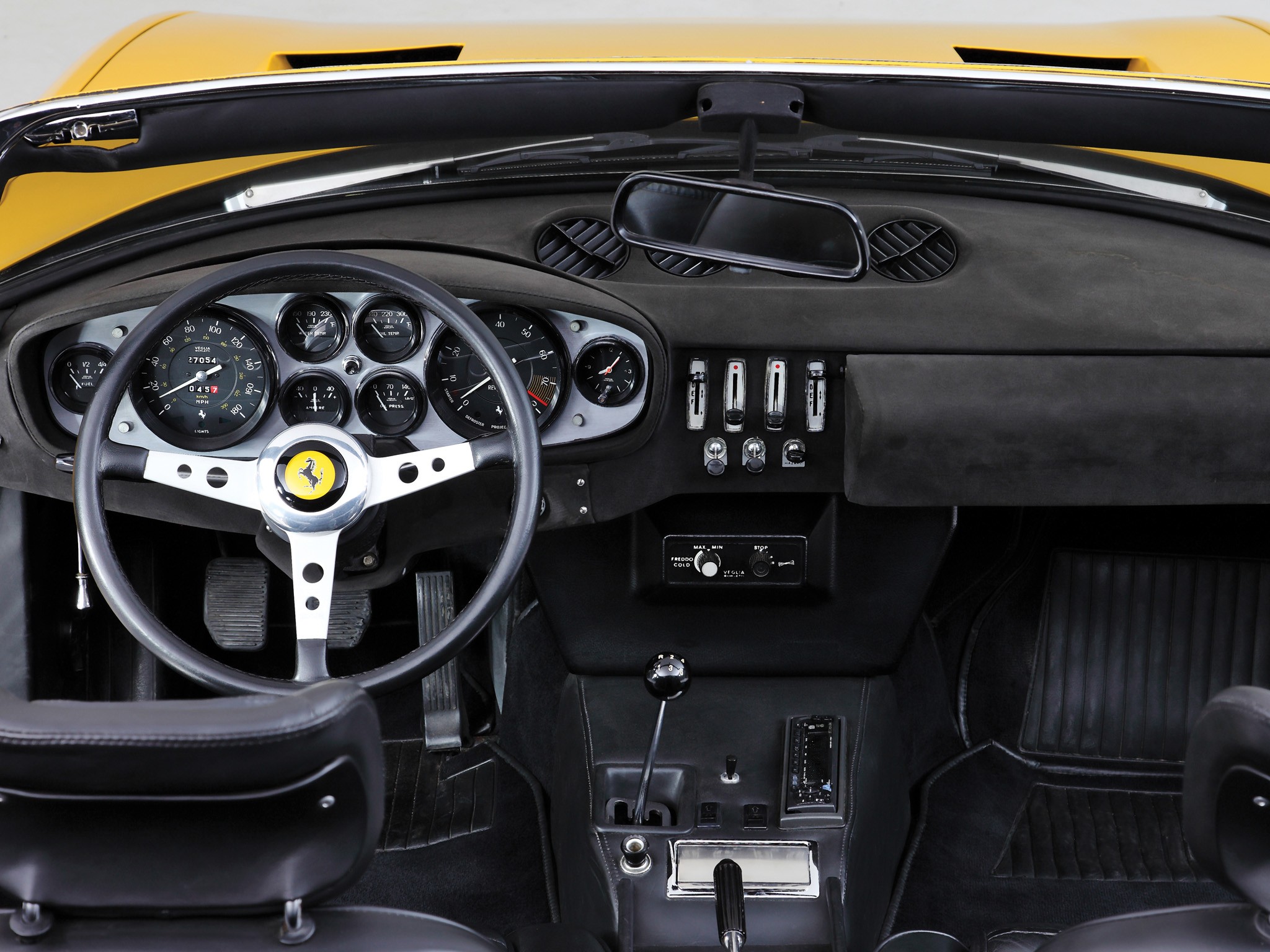 Ferrari 365 photo 63