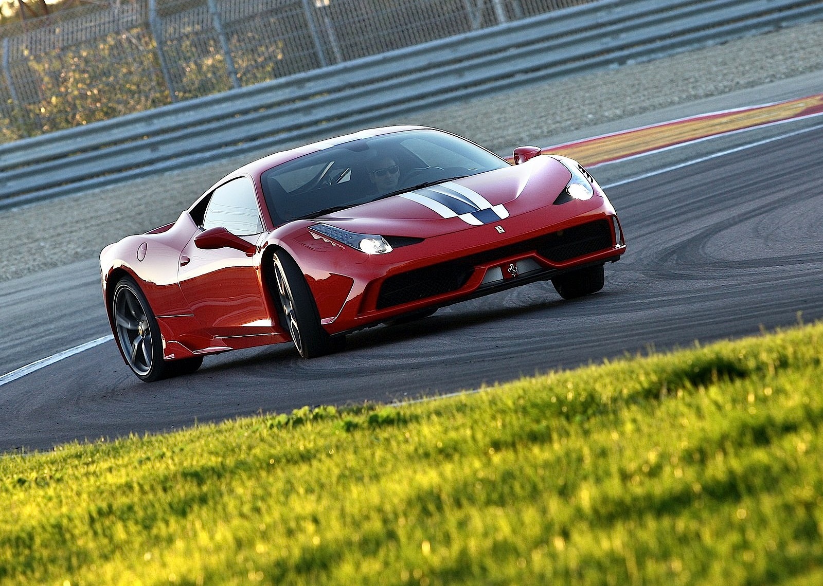 Ferrari 458 Speciale photo 3