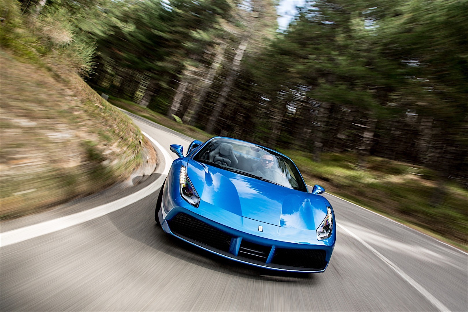 Ferrari 488 Spider photo 6