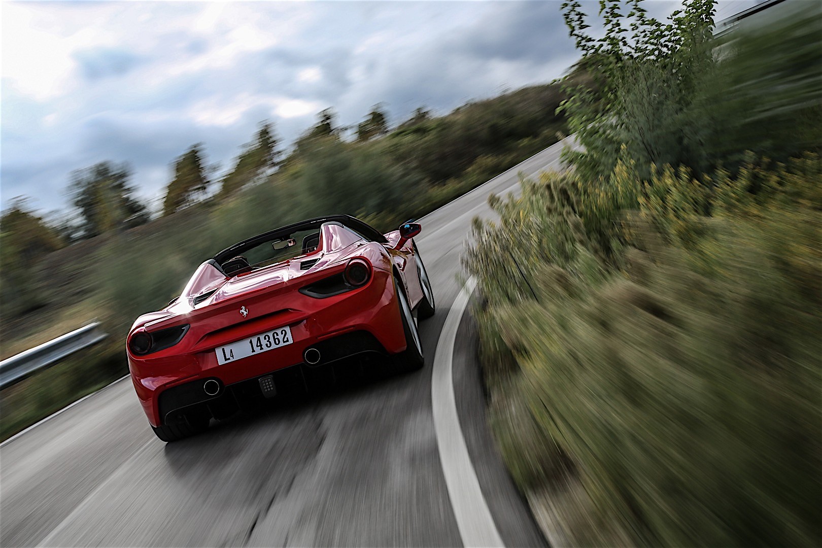 Ferrari 488 Spider photo 9