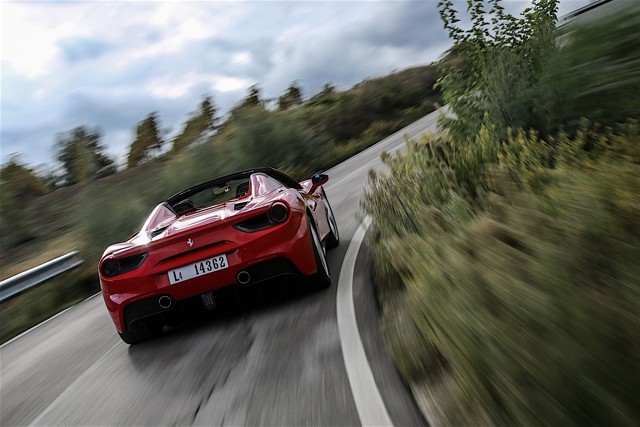 Ferrari 488 Spider foto 9
